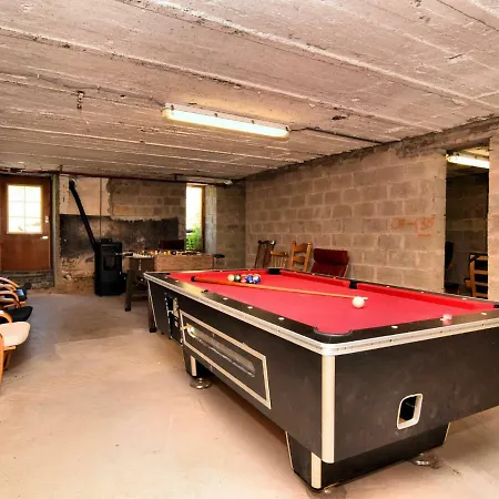 Modern In With Terrace *